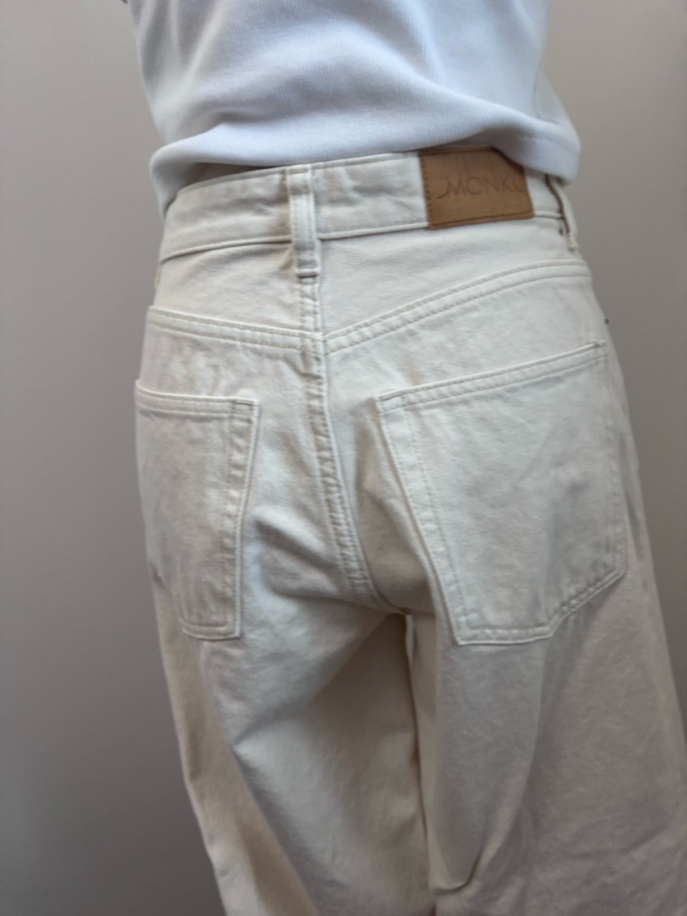 Monki Women’s Light Cream Straight-Leg Jeans Size 26 - Picture 4 of 7